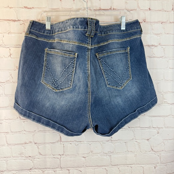 Torrid Denim Womens Plus Size 20 Blue Wash Cuffed Jean Shorts - Picture 3 of 3